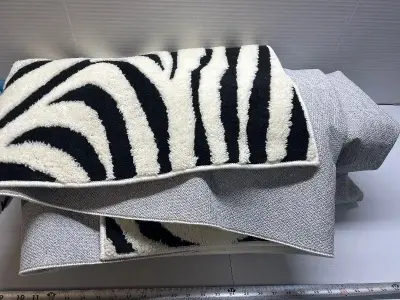 Area rug (unknown size )