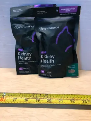 2 bags vetriscience kidney health cat treats exp:5/26