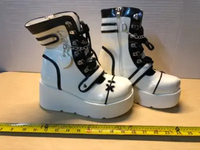 2 pairs White boots size 8.5-9 (39)