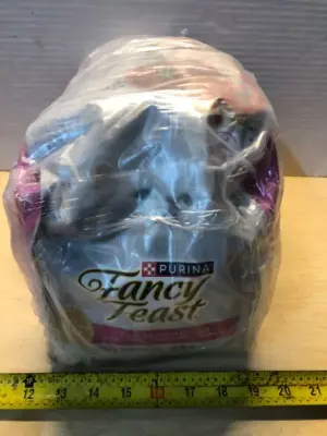 4 bags 48oz fancy feast cat food exp:5/27