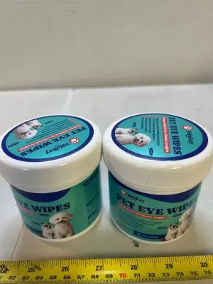 2 pet eye wipes