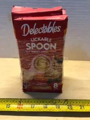 4 packs 8 per pack lickable spoons for cats exp:2/3/27