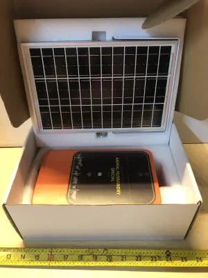 Solar powered electric fence energizer