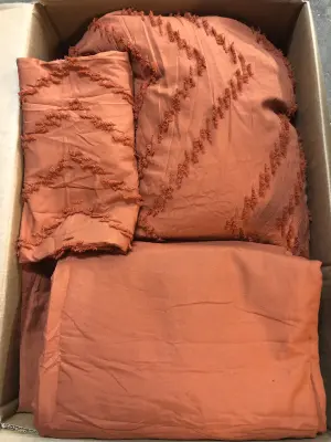 Queen size comforter with sheet set 2 pillow cases and two pillow shams