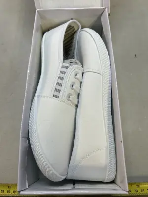 women’s size 7, slip on canvas shoes