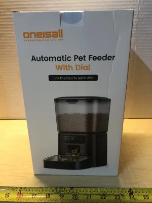 Automatic pet feeder with dial