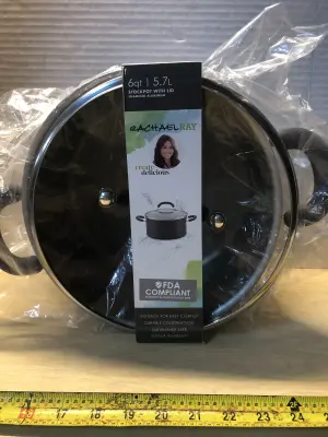 Rachael Ray 6qt stockpot with lid