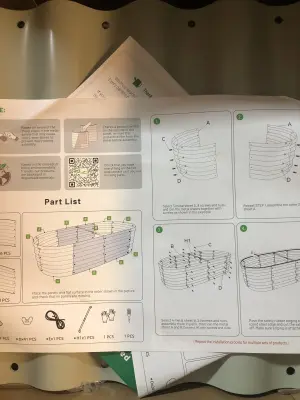 Raised garden bed