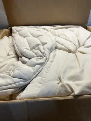 comforter (unknown size)