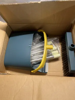 broom & dust pan