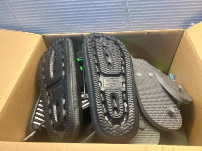 Box of flip flops/slides