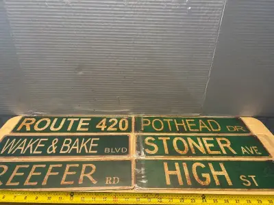 Metal decorative signs (6)