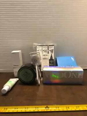 3ct eyeliner, eyelash curler , breathing aid, glasses, peeling solution, pomade anti itch vulva cream