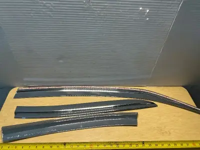 Car window exterior trim (missing one) (3)