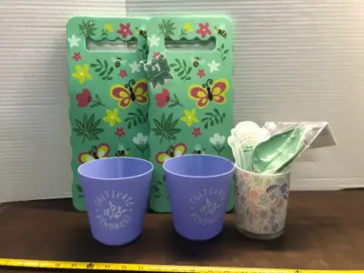 2 ct kneeling pads, 2ct smal flowerpots, makeup brush holder, watering leaves