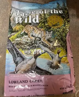 14Lb taste of the wild cat food exp:10/26
