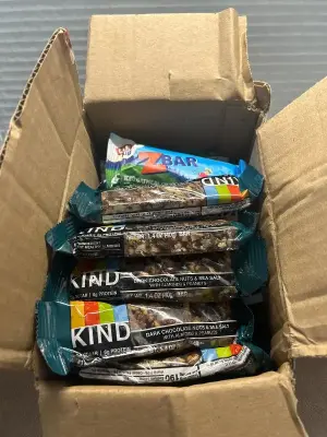 lot of kind and cliff bar protien bars