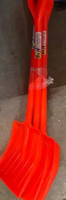 3 small shovels