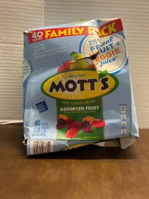 40 pack of motts fruit snacks see description