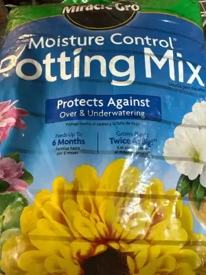 (3) 8qt miracle grow potting mix
