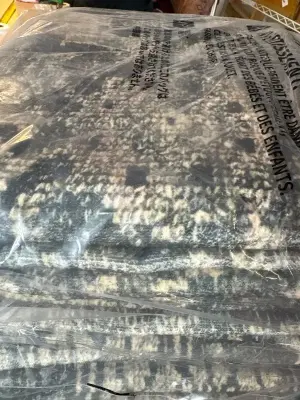 Area rug (unknown size)