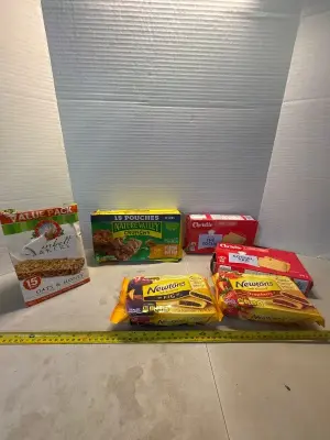 Biscuits, fig bars & granola bars