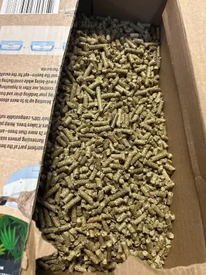 large box of hemp cat litter