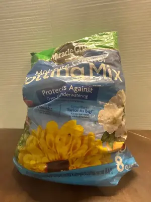 8 quarts moisture control potting mix