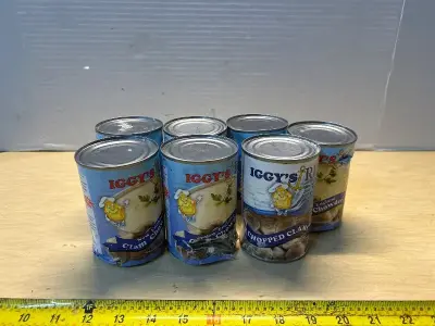 Cans of Clam chowder and chopped clams (exp:08/11/26)
