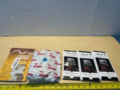 Freeze dried ice cream and dark chocolate bars (3)