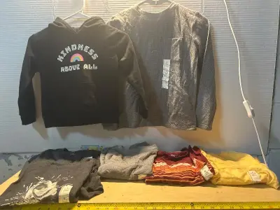 Long sleeve t shirts (7ct)(S/M)