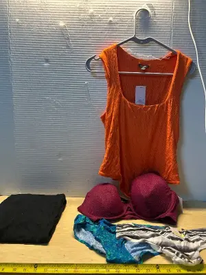 Women’s shirt (L), underwear (L), bra (40D) and pants