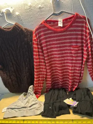 Women’s leggings (2),sports bra and sweaters (S)(needs washed)