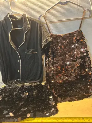 Women’s dress, skirt and pajama shirt (L)