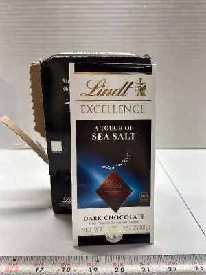 11ct Lindt Dark chocolate bars exp:08/26