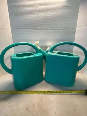 2 Watering cans