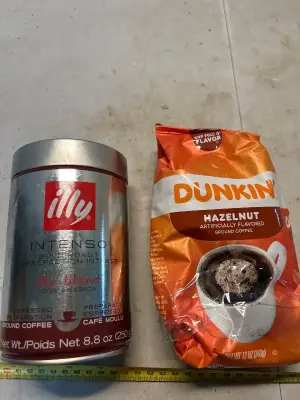 8.8 oz of ground arabic coffee and 12 oz of dunkin ground hazelnut coffee