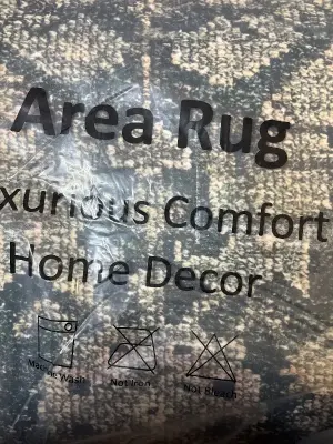 Area rug (unknown size)