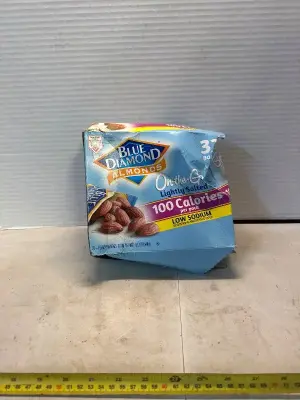 32 Blue diamond almonds