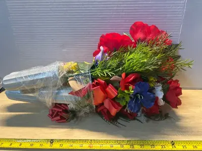 Lot of plastic memorial vases (4)