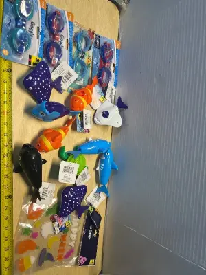 Swimming googles (4) and wind up toys