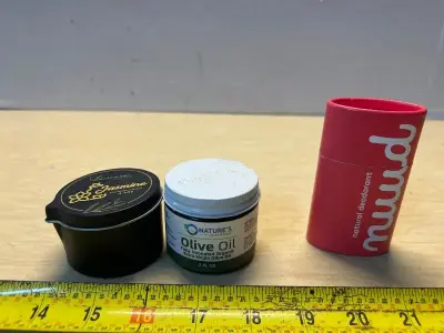 Massage candle , olive oil and natural deodorant