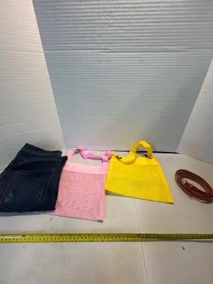 Belt jeans & mesh bags size 7W/28
