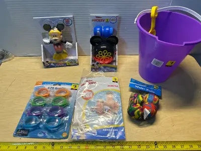 Swimming goggles (4), inflatable armbands , Mickey Mouse water swimmer and bubble machine