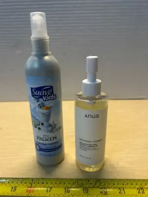 Frosted berry detangler and facial cleansing oil
