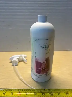 Wall/baseboard cleaner