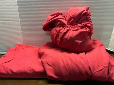 red queen sheet set 2 pillowcases