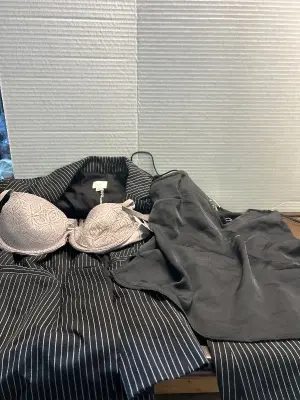 size small silky tanktop , bra , blazer