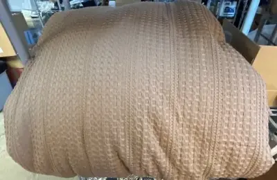 king size comforter and 2 pillow cases