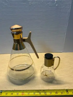 Pitchers / dispensers (2)